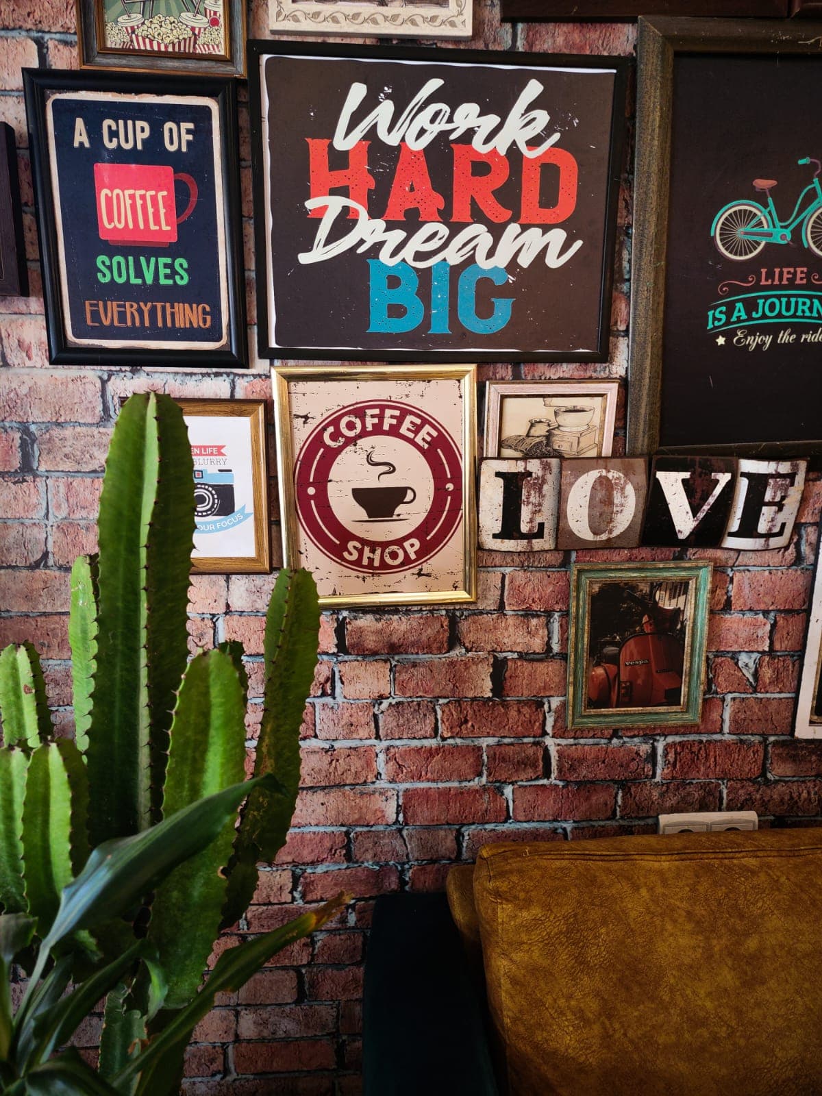Mur d'affiches : Work Hard, Dream Big, Love